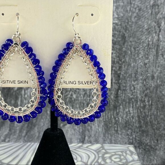 Dillard’s Beaded Drop Dangle Earrings Teardrop Blue Silver NWT - Picture 4 of 8